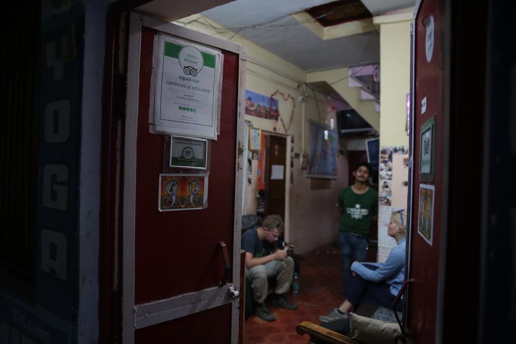 Somit Paying Guest House Varanasi Exteriör bild