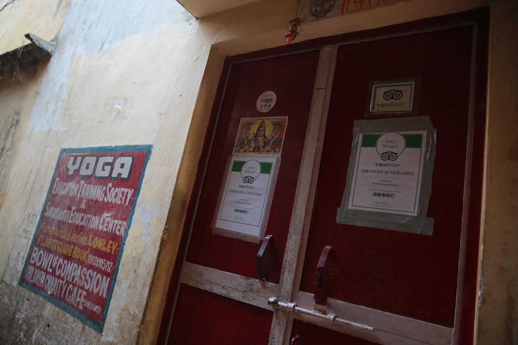 Somit Paying Guest House Varanasi Exteriör bild