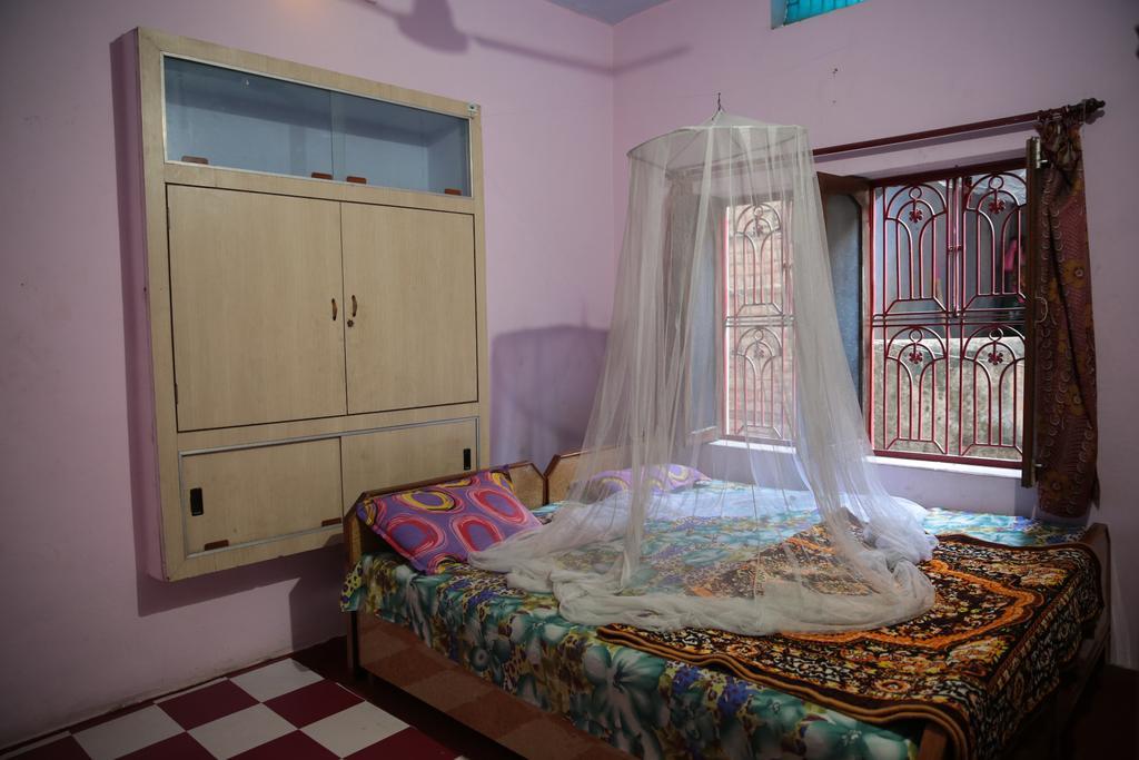 Somit Paying Guest House Varanasi Exteriör bild
