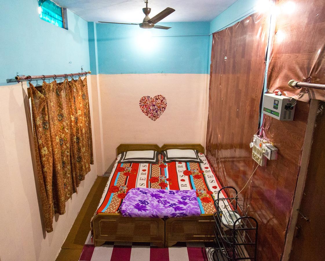 Somit Paying Guest House Varanasi Exteriör bild