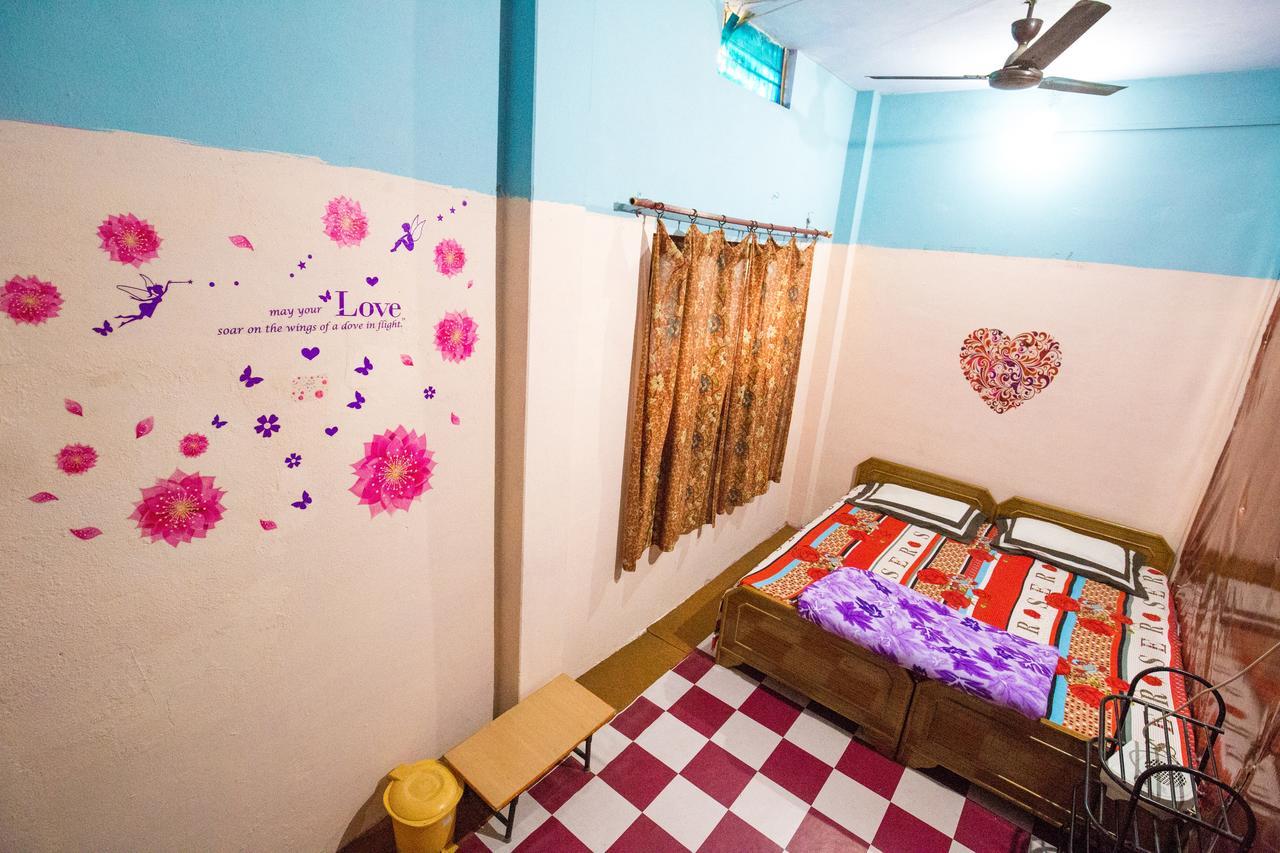 Somit Paying Guest House Varanasi Exteriör bild