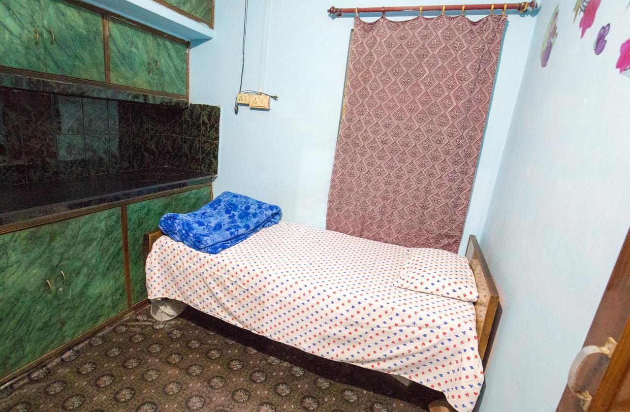 Somit Paying Guest House Varanasi Exteriör bild