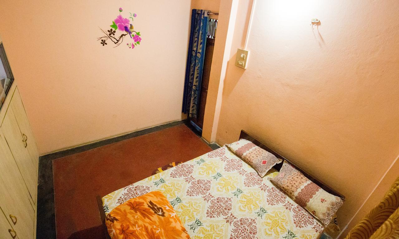 Somit Paying Guest House Varanasi Exteriör bild